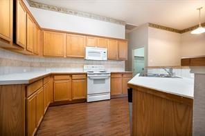 Building Photo - 5909 White Pine Dr