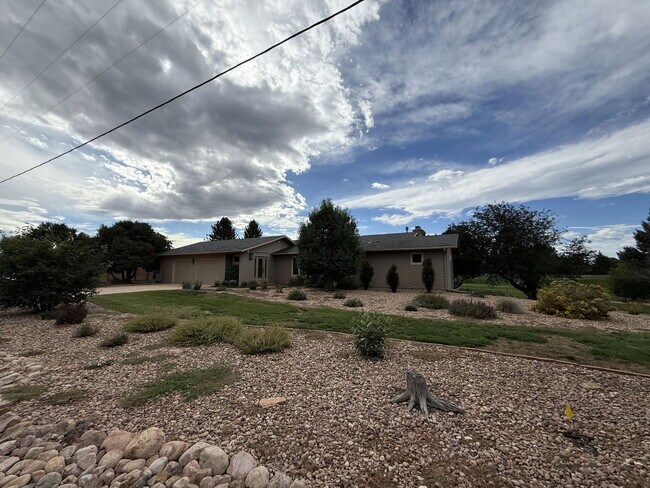Foto del edificio - 1713 Richards Lake Rd