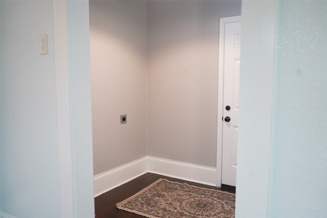 Foto del edificio - 6424 Central City Blvd