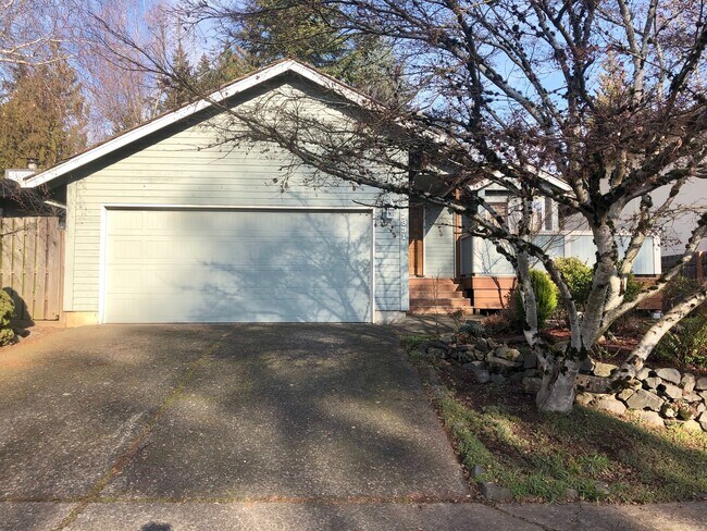 Foto del edificio - Large 3 Bed, 2 Bath Home!