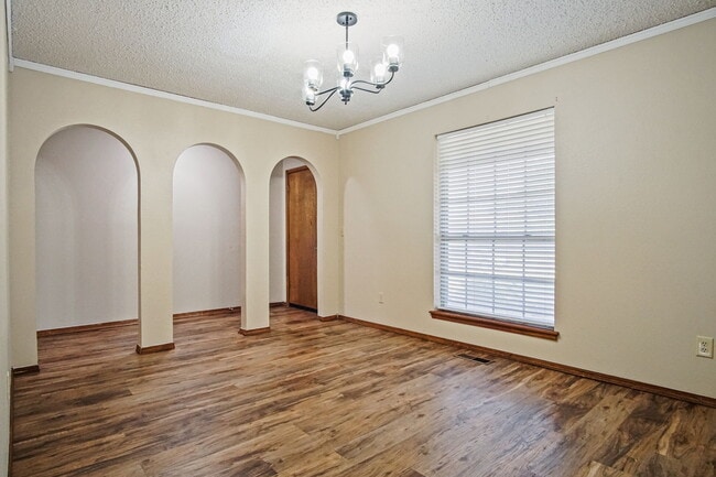 Building Photo - 128 W Platt Dr
