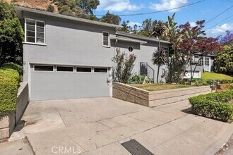 Building Photo - 2527 Canyon Dr