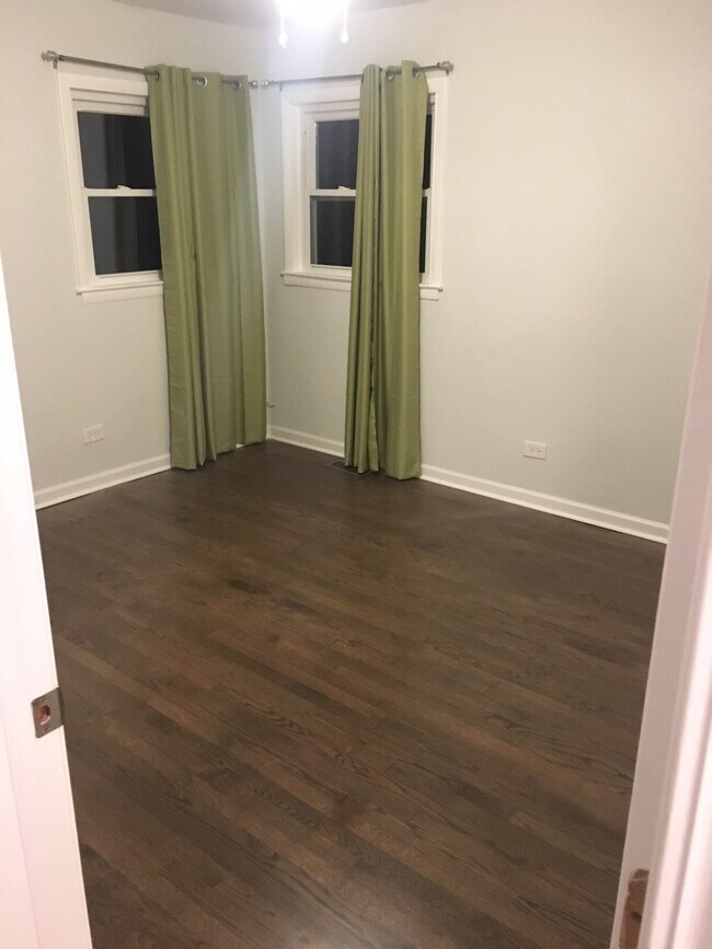 bedroom 2 10.5' x 12' Has good sized walk-in closet - 1802 Grey Ave