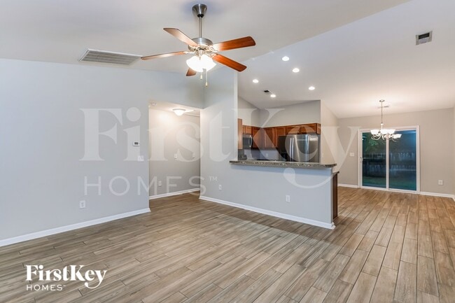 Building Photo - 215 Coosawatchie St