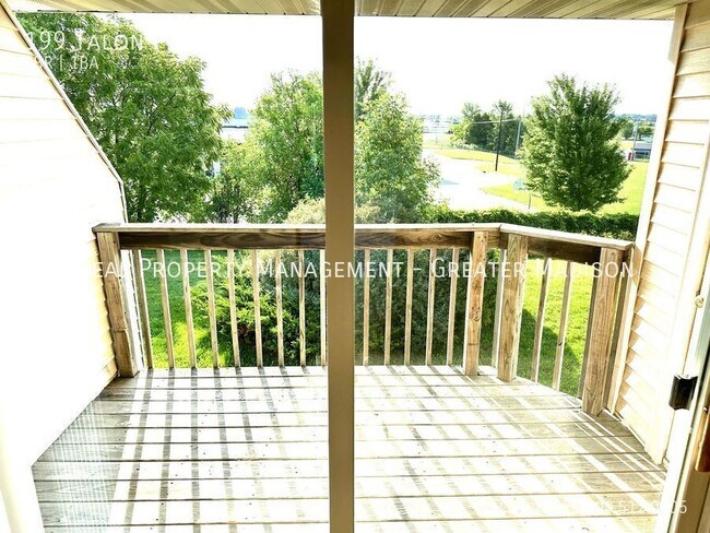 Building Photo - Bright upper level apartment in Sun Prairie
