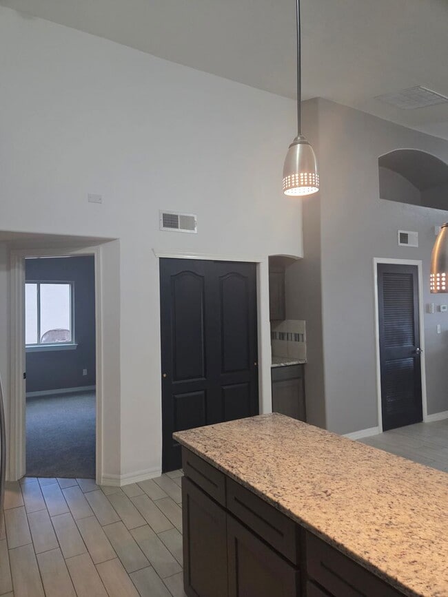 Foto del edificio - 14853 Tierra Crystal Ave