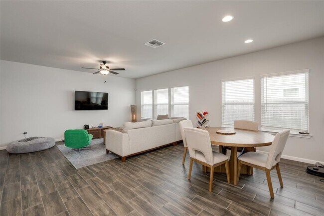 Foto del edificio - 10712 Timber Brook Pass