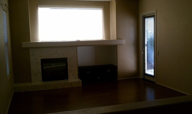 Foto del edificio - Very Clean 2 Bedroom + Office/Den 2 Bathroom 55 + Oasis Home