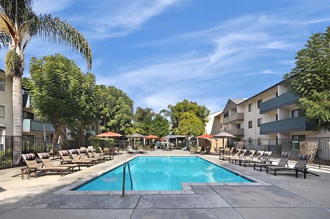 Haven Warner Center Apartments Canoga Park Ca Apartments Com
