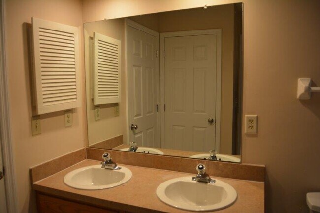 Fotografía del edificio - 6926 Avery Road