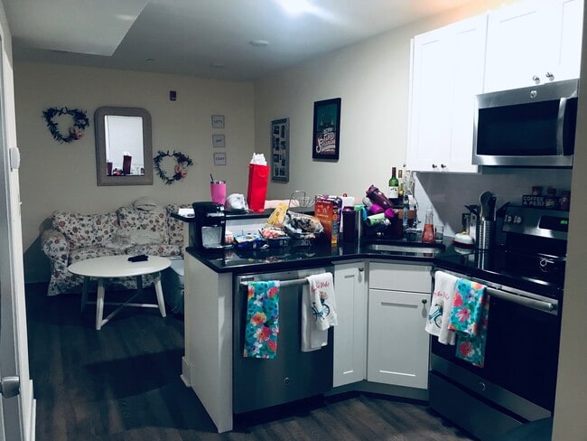 Photo - 2844 W Stiles St Apartment