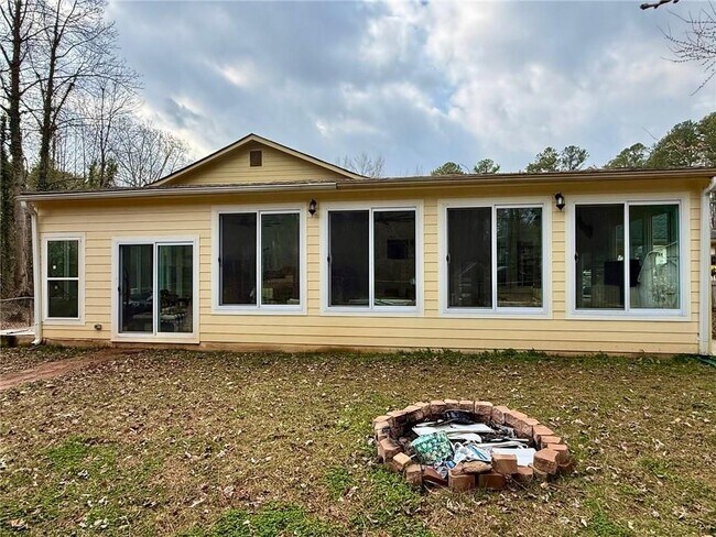 Building Photo - 1795 San Andra Dr