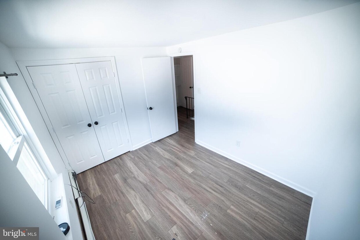 Foto principal - 242 E Chestnut St