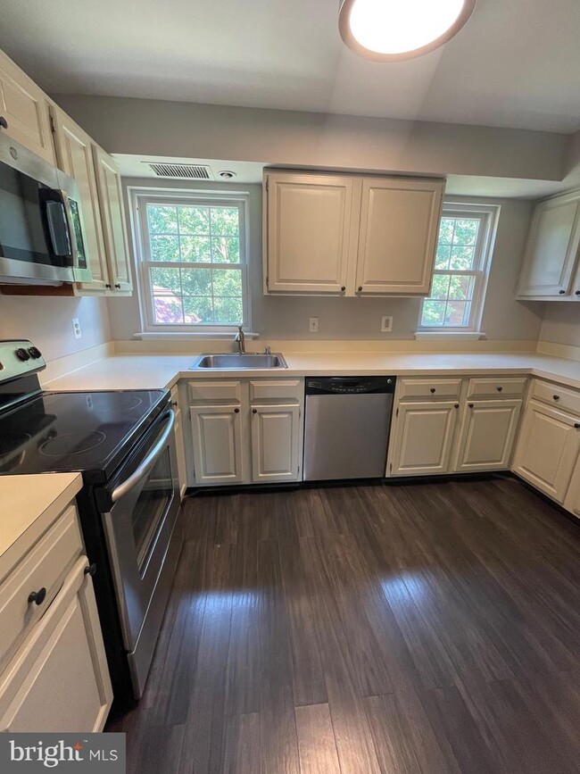 Building Photo - 607 Bashford Ln