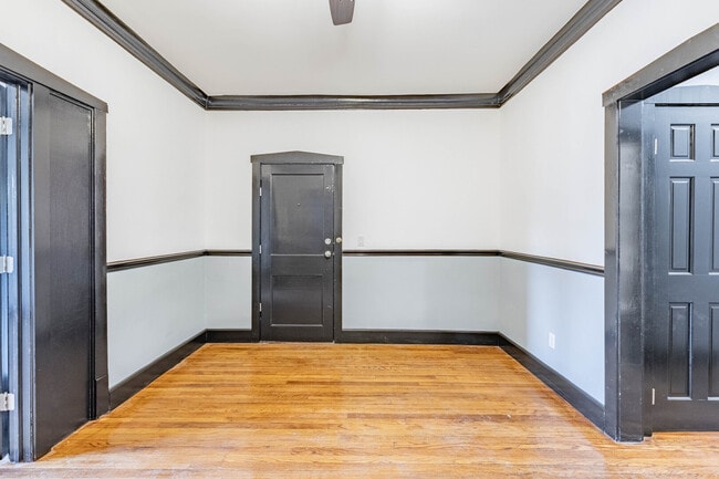 Foto del edificio - 6213 S Loomis Blvd