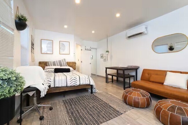 Foto del edificio - 2039 E 8th St