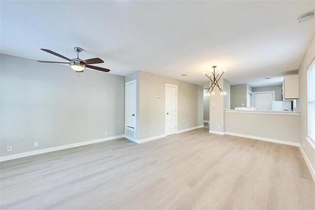 Foto del edificio - 6400 Auburn Dr