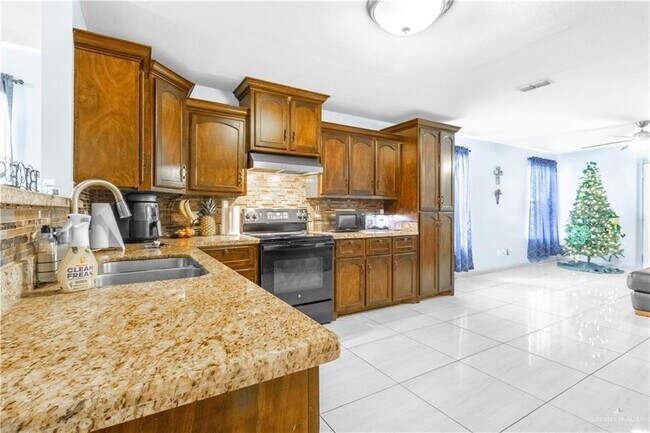 Foto del edificio - 2216 Llano Grande Ln