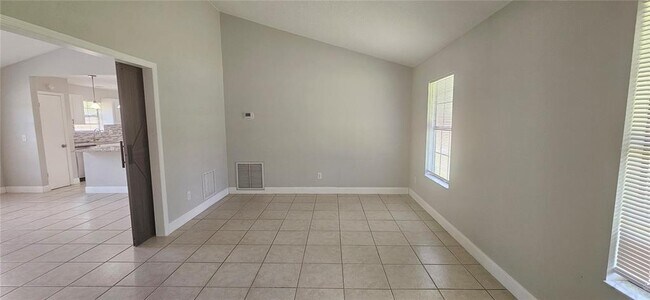 Foto del edificio - 2625 Spring Valley Cir