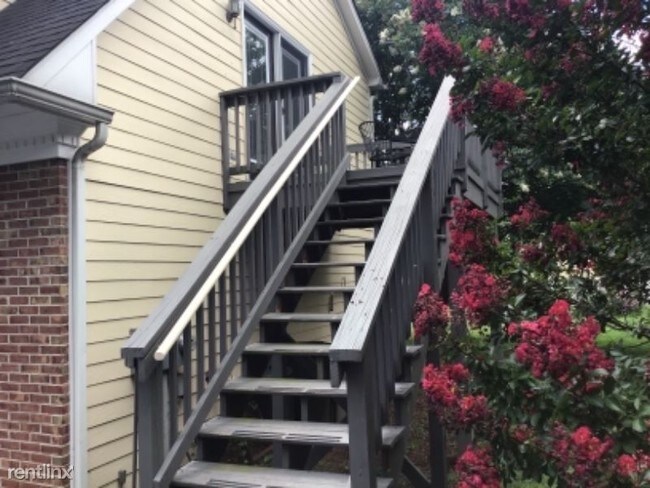 Building Photo - 1 br, 1 bath Apartment - 273 Tanbark Dr