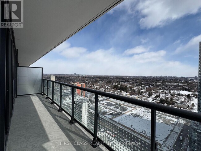 Photo du bâtiment - 5858 Yonge St