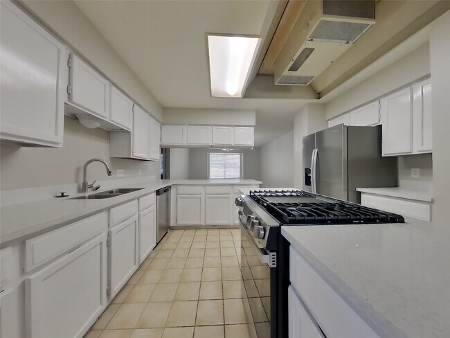 Foto del edificio - 17226 Modbury Dr