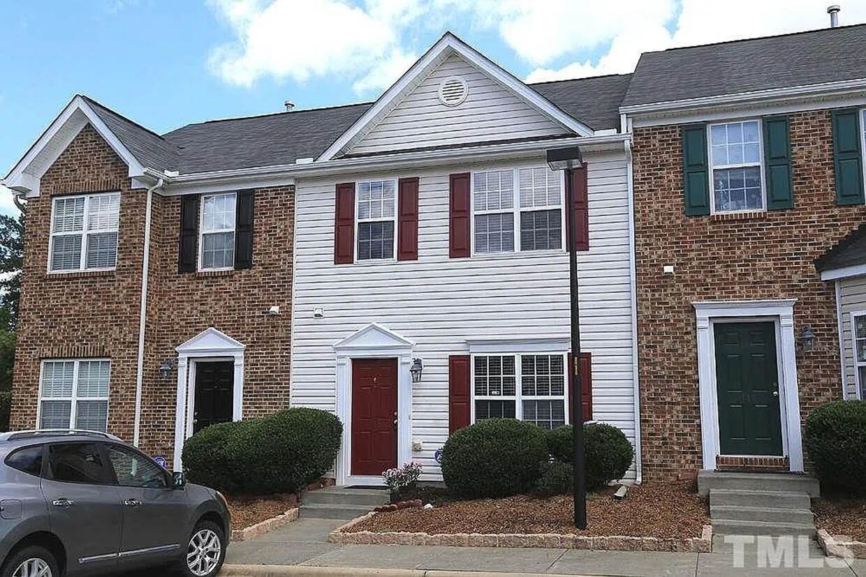 Primary Photo - Charming 3BD, 2BA Apex Townhome In a Prime...