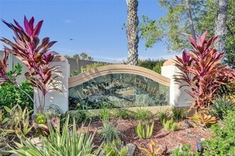 Building Photo - 652 W Palm Aire Dr