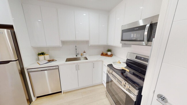 Building Photo - 455 Maple