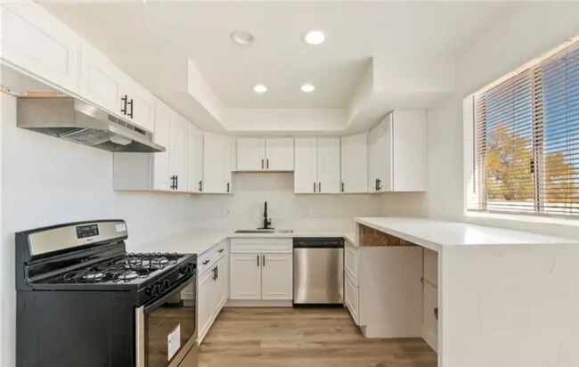 Foto del edificio - Stylish & Spacious: Newly Renovated 3 Bedr...
