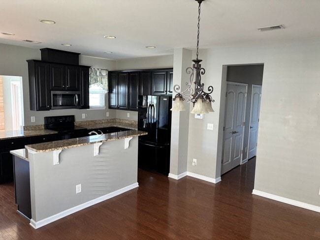 Foto del edificio - Great 4-Bedroom, 3-Bath