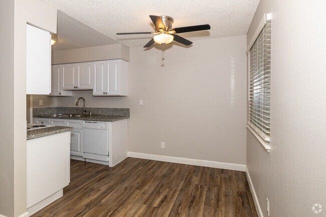 1BR, 1BA - 606SF -Dining Room - Heatherwood Apartments