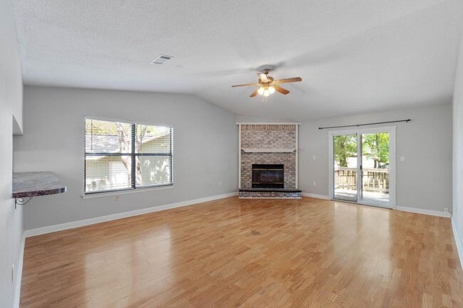 Building Photo - Ideal Niceville Location!