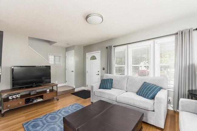 Foto del edificio - 93 Frebis Ave