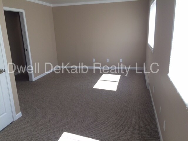 Building Photo - 822 Edgebrook Dr
