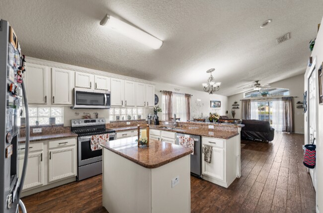 Foto del edificio - 3686 Ricky Ln