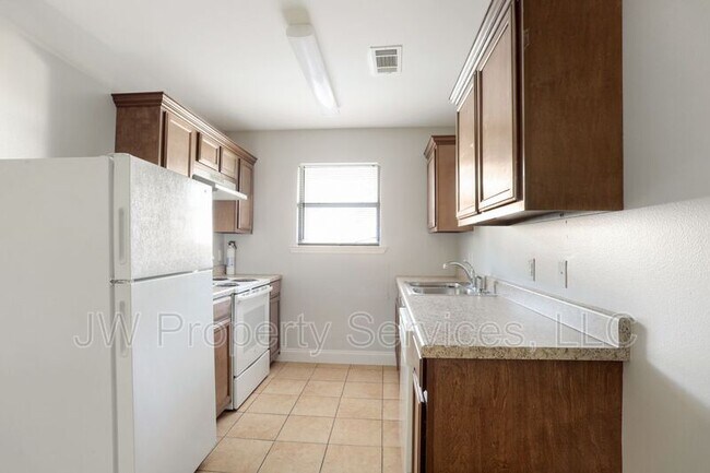 Building Photo - 50015 Kevin Dr