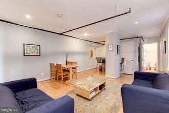 Building Photo - 811 S Broadway