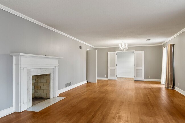 Building Photo - Druid Hills Charmer Available NOW!