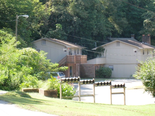 Foto del edificio - Red Bud Apartments