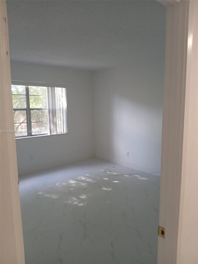 Foto del edificio - 8405 NW 8th St