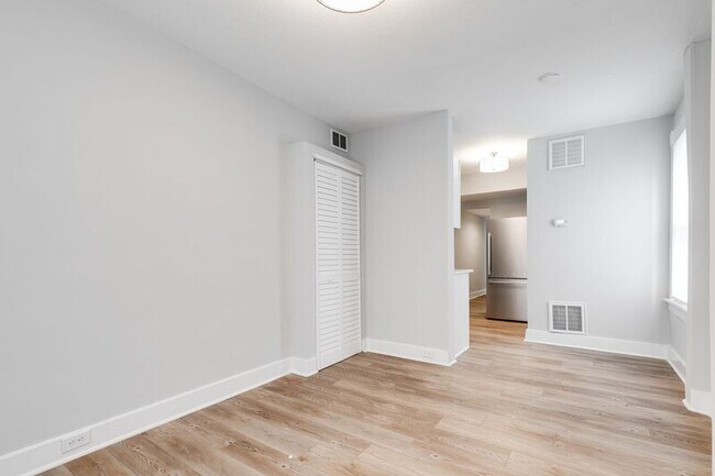 Building Photo - 613 N 32nd St