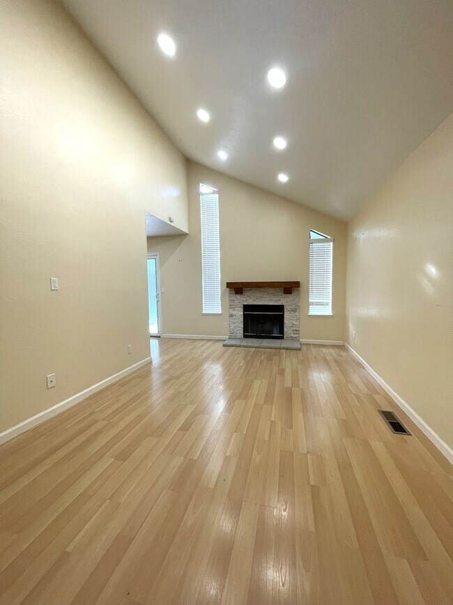 Foto del edificio - Lovely 3 Bedroom 2.5 Bath home for rent in...