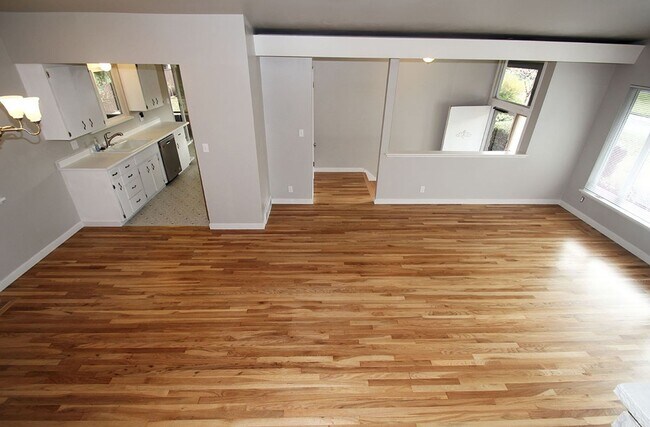 Building Photo - NICELY UPDATED 4 BEDROOM BELLEVUE HOME FOR...