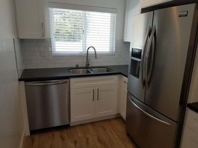 Building Photo - 717 Indiana Ct