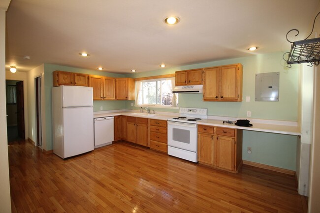 Foto del edificio - 2 Bedroom Bungalow in Fort Collins!