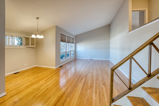 Building Photo - 3131 Hill Ln