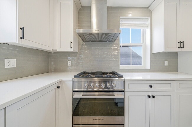 Building Photo - 75 Prince St