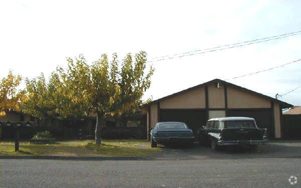Building Photo - 247 Robin Way