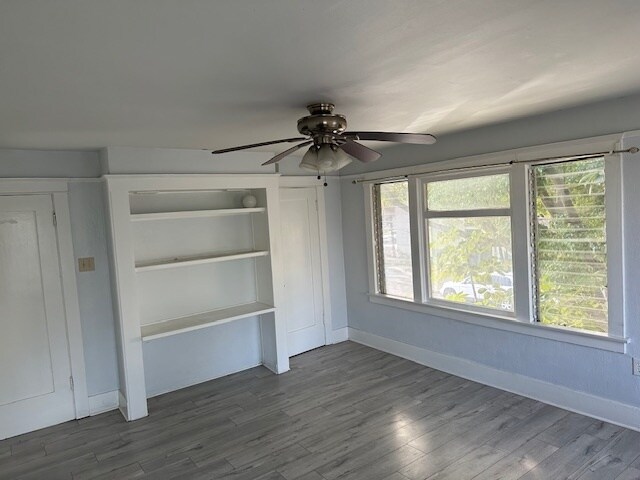 Foto del edificio - 3229 E 8th St